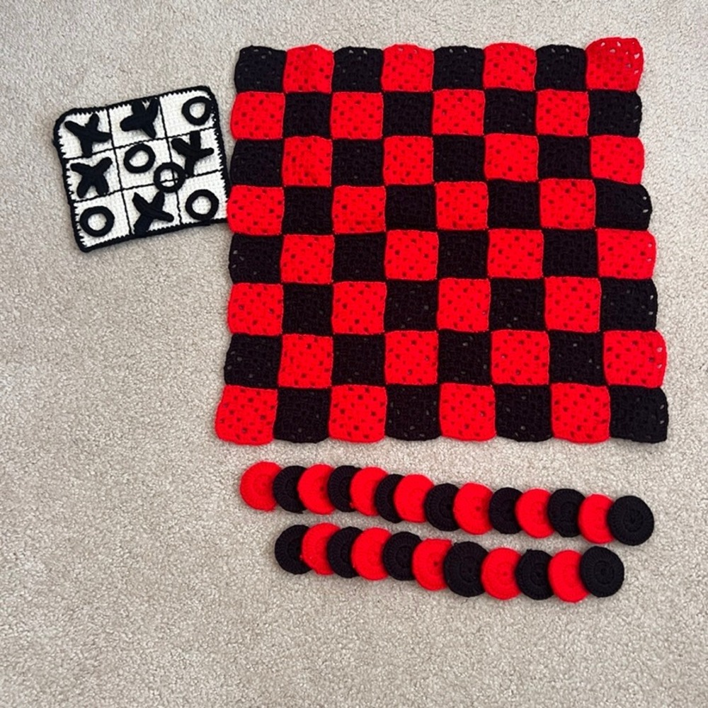 Vintage‎ Handmade Crochet Checkers and Tic Tac Toe Game Set - 2 in 1  Fun